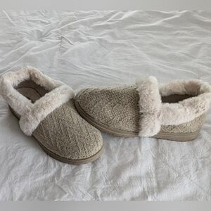 Sketchers Cozy-Campfire Comfort Slippers